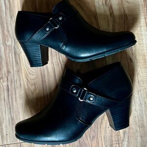 Solanz Nora Ankle Boots